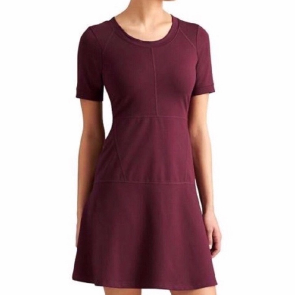 Athleta Short Sleeve Fit and Flare En Route Dress in Chianti Red XS